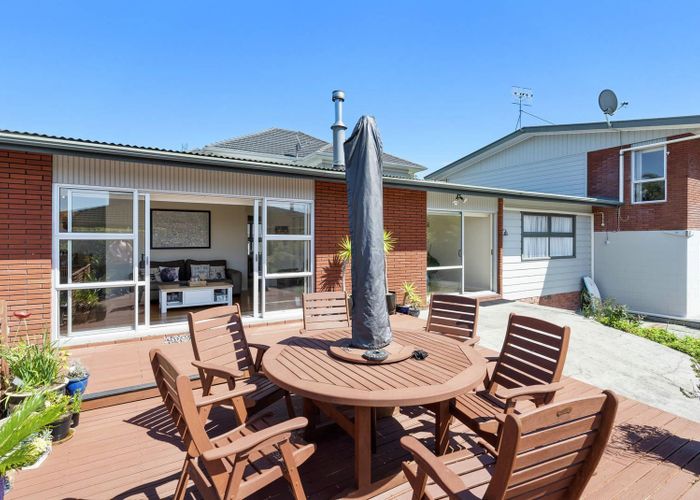 Free property data for 37 Alexander Street, Cockle Bay, Auckland