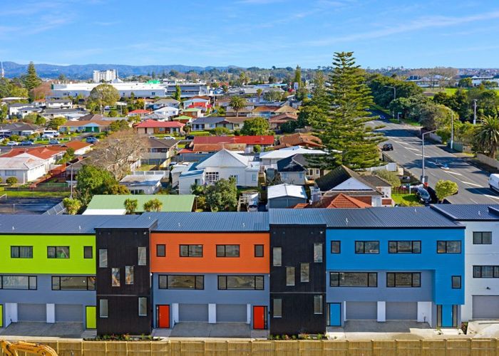  at 1/3238 Great North Road, New Lynn, Waitakere City, Auckland