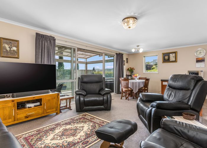  at 19 Banks Boulevard, Whitby, Porirua