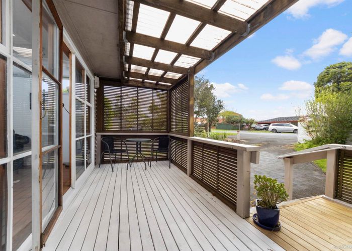  at 207 Sturges Road, Henderson, Waitakere City, Auckland