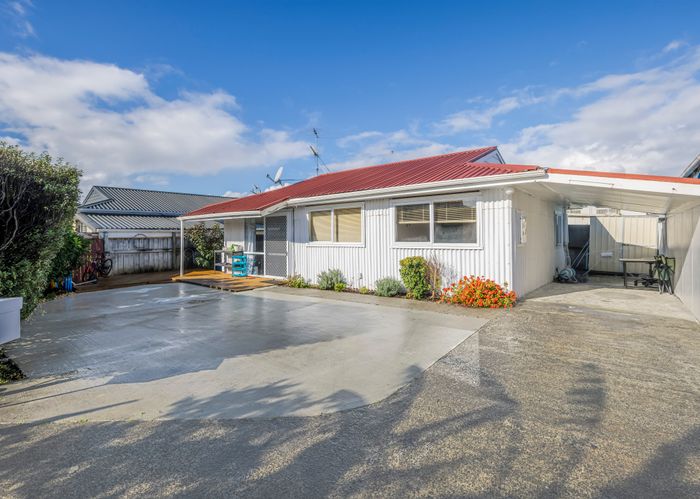 at 2/15 Rosebank Road, Papatoetoe, Auckland