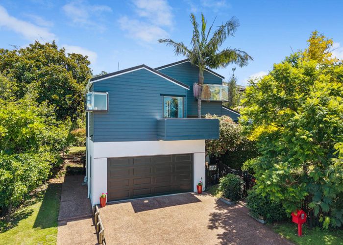  at 4 Milwaukee Place, Glendene, Waitakere City, Auckland