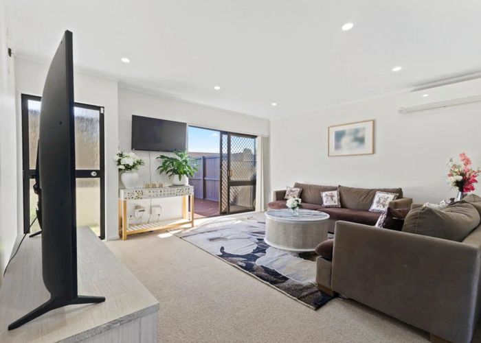  at 2/30 Kindergarten Drive, Conifer Grove, Papakura, Auckland