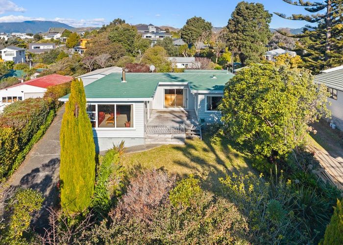  at 38 Queens Road, Waikanae Beach, Kapiti Coast, Wellington
