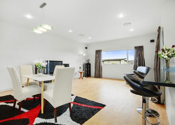  at 15 Paparoa Crescent, Aotea, Porirua, Wellington