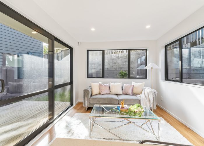  at 6 Woodhouse Place, West Harbour, Waitakere City, Auckland