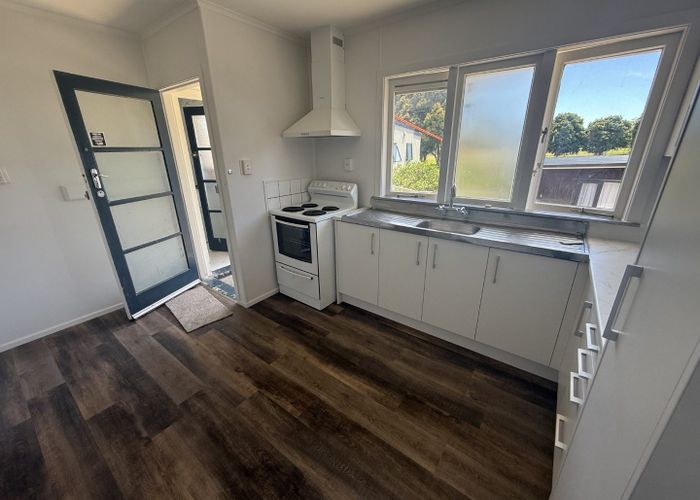  at 15 Julian Place, Otara, Auckland