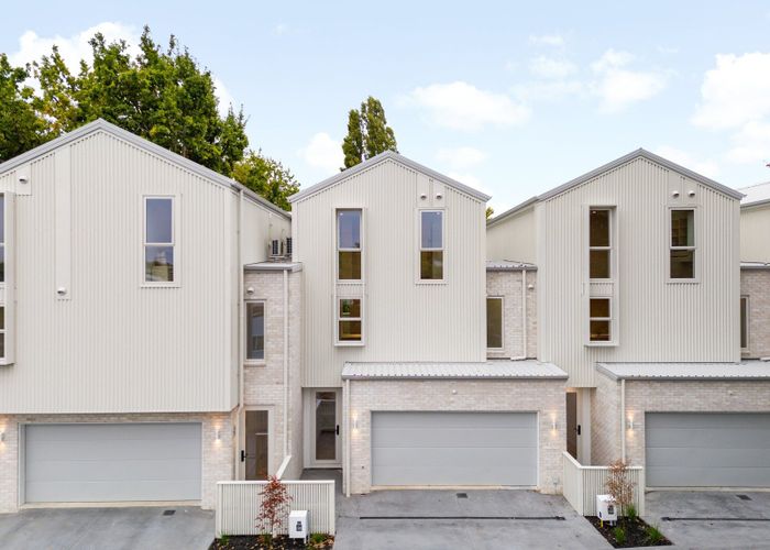  at 2/2 Woodstock Road, Fairfield, Hamilton, Waikato
