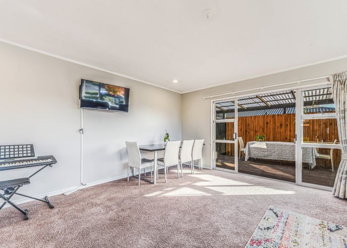  at 27 Arbor-Lea Avenue, Richmond