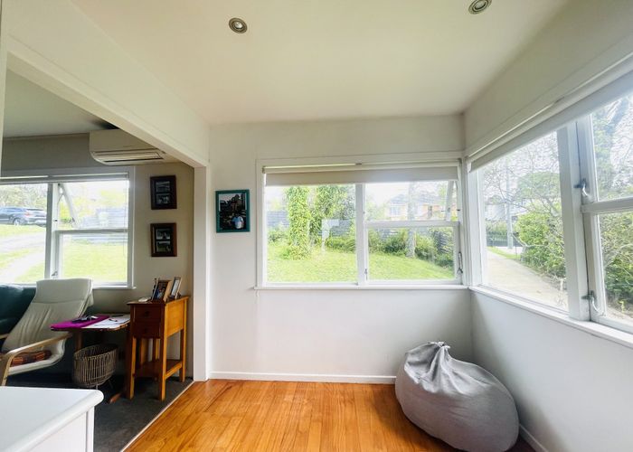  at 9 Dolbear street, Titirangi, Waitakere City, Auckland
