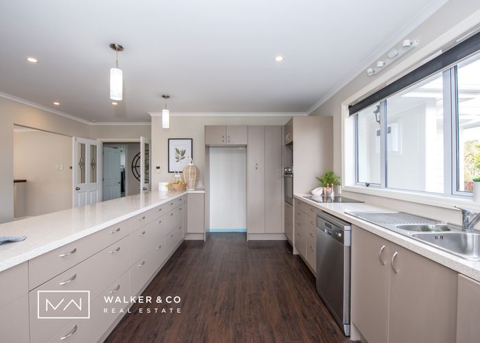  at 6 Vista Crescent, Maoribank, Upper Hutt