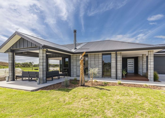  at 39 Sandown Road, Te Horo Beach