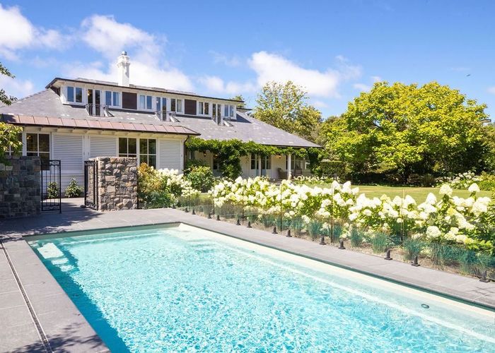  at 8 Wood Lane, Fendalton, Christchurch