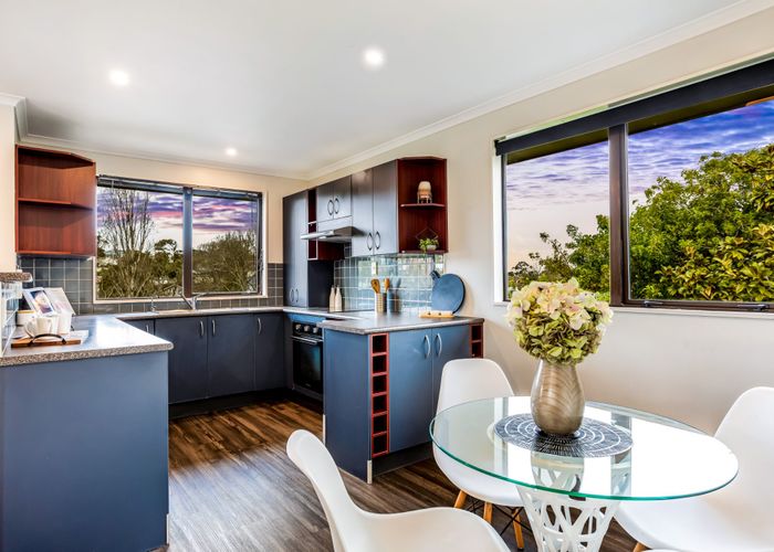  at 2/4 Elizabeth Drive, West Harbour, Waitakere City, Auckland