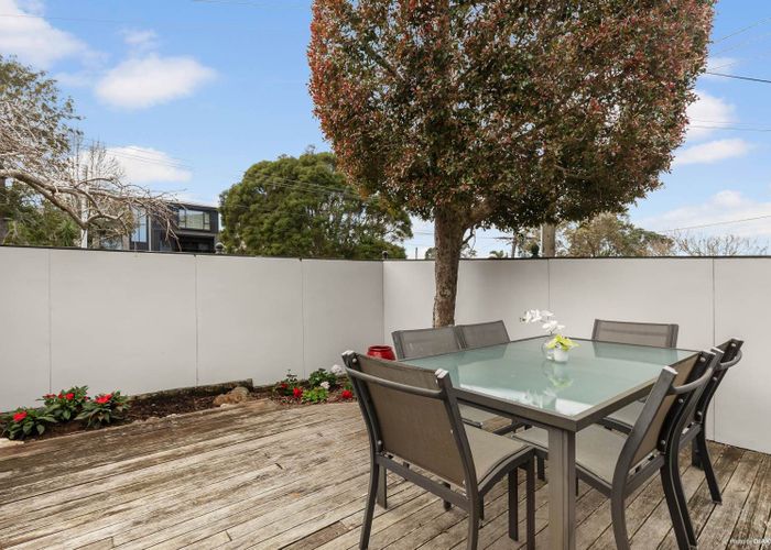  at 1/270 Beach Road, Campbells Bay, Auckland