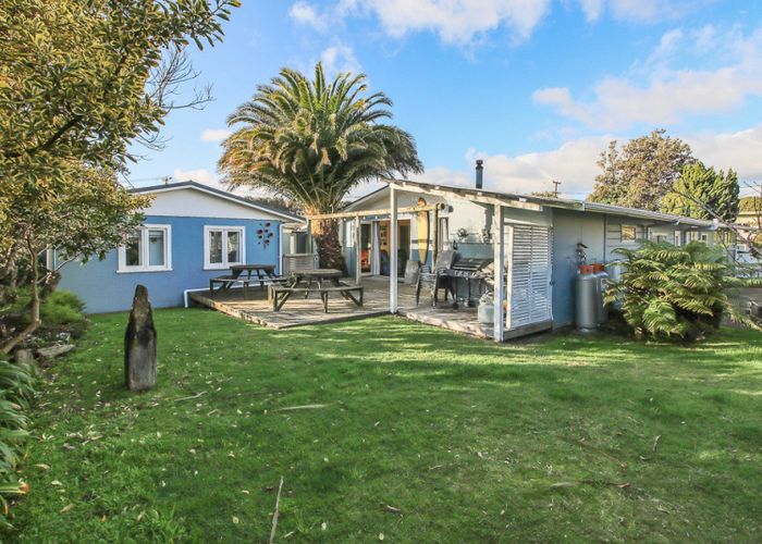  at 2 Hennessey Street East, Foxton Beach, Foxton