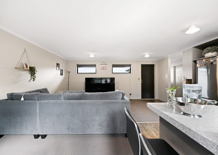  at 2/102 Old Farm Road, Hamilton East, Hamilton, Waikato