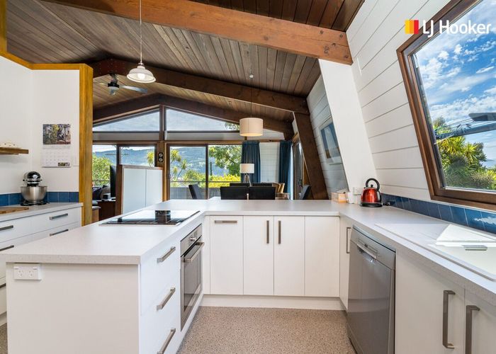  at 4 Barling Street, Macandrew Bay, Dunedin