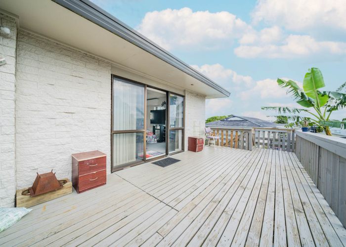  at 2/18 Frobisher Way, Clendon Park, Auckland