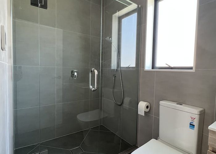  at 4 Tudor Place, Mairangi Bay, Auckland