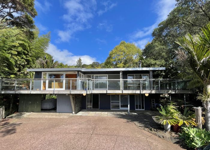  at 862 West Coast Road, Waiatarua, Waitakere City, Auckland