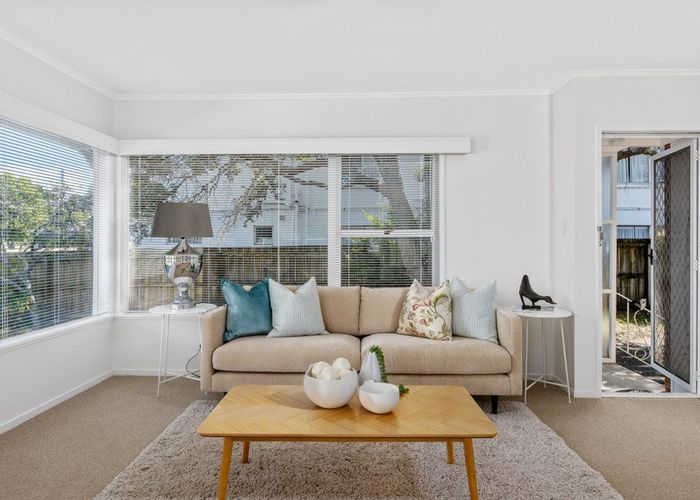  at 4/760 Beach Road, Browns Bay, North Shore City, Auckland