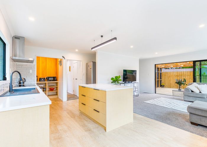  at 9 Redlands Grove, Swanson, Auckland