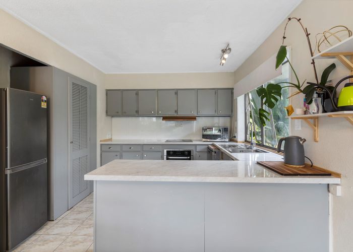  at 3 Ultima Place, Clover Park, Auckland
