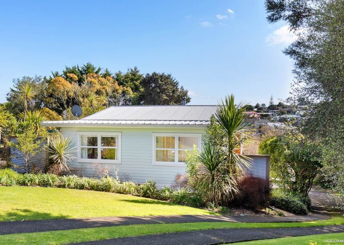  at 18 Madison Place, Forrest Hill, Auckland