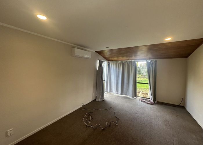  at 2/92 Manuka Road, Glenfield, North Shore City, Auckland
