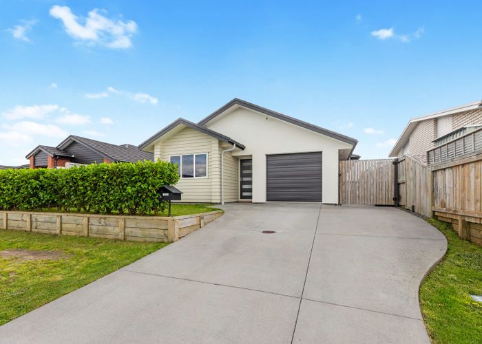  at 8 Komata Crescent, Papamoa Beach, Tauranga, Bay Of Plenty