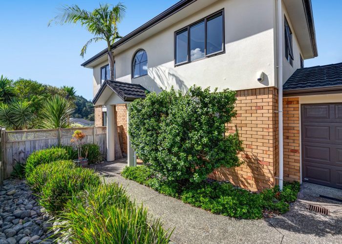  at 2/18 The Avenue, Albany, North Shore City, Auckland