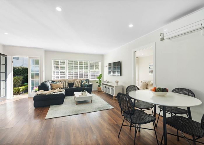  at 2/202 Fisher Parade, Farm Cove, Manukau City, Auckland