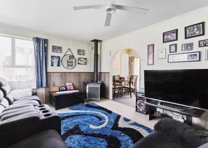  at 2 Kirton Crescent, Manurewa, Manukau City, Auckland