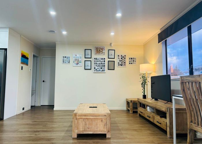  at 2/12 Greenhaven Avenue, Papakura, Auckland