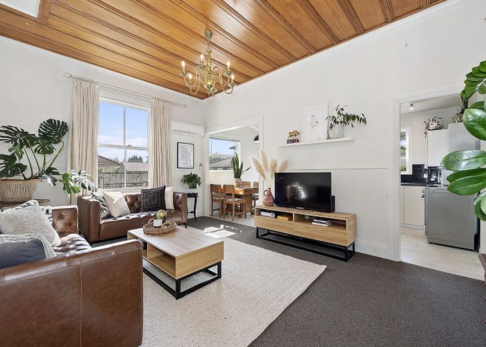  at 52 Galloway Street, Hamilton East, Hamilton