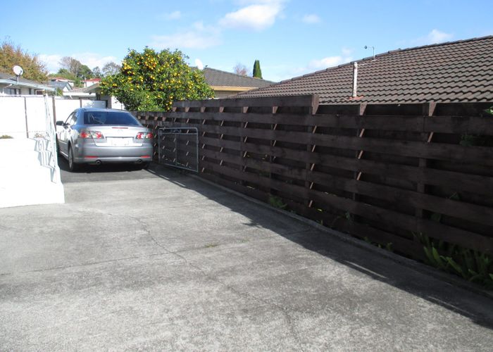  at 2/3 Benyglo Place, Highland Park, Manukau City, Auckland