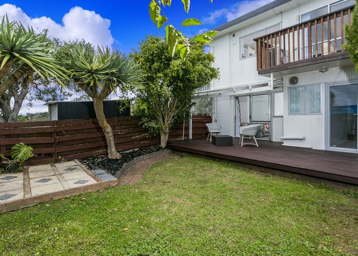  at 2/4 Coronation Road, Glenfield, Auckland