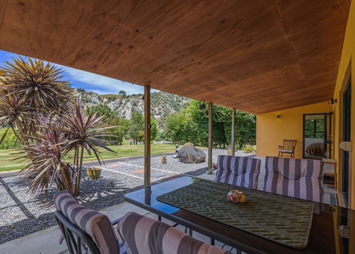  at 195 Rowes Road, Hunterville