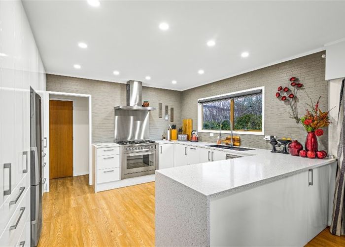  at 6 Fayette Place, Te Atatu South, Auckland