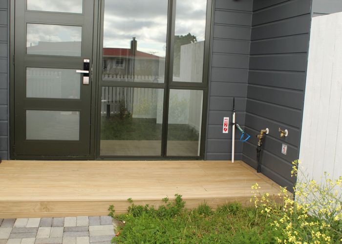  at 5/24 Tara Road, Henderson, Auckland