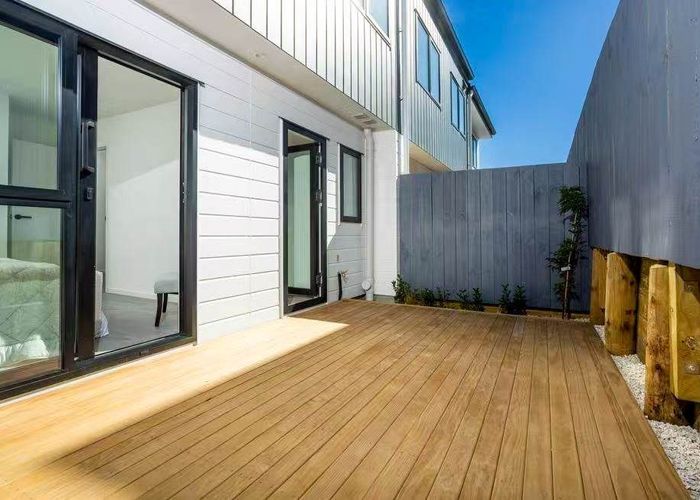  at 4/13 Normandy Place, Henderson, Waitakere City, Auckland