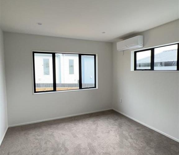  at 20B Pipitea Place, Massey, Waitakere City, Auckland