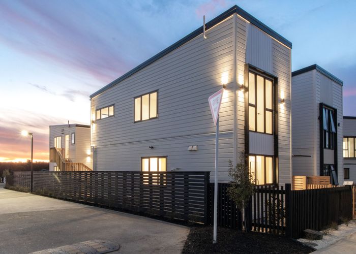 at 4 Greenbrier Street, Westgate, Waitakere City, Auckland