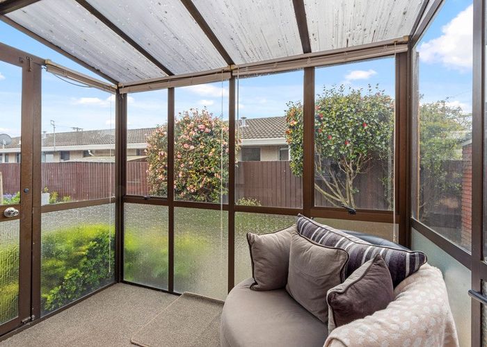  at 2/62 Highsted Road, Bishopdale, Christchurch