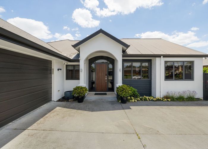  at 25 Somerton Drive, Huntington, Hamilton