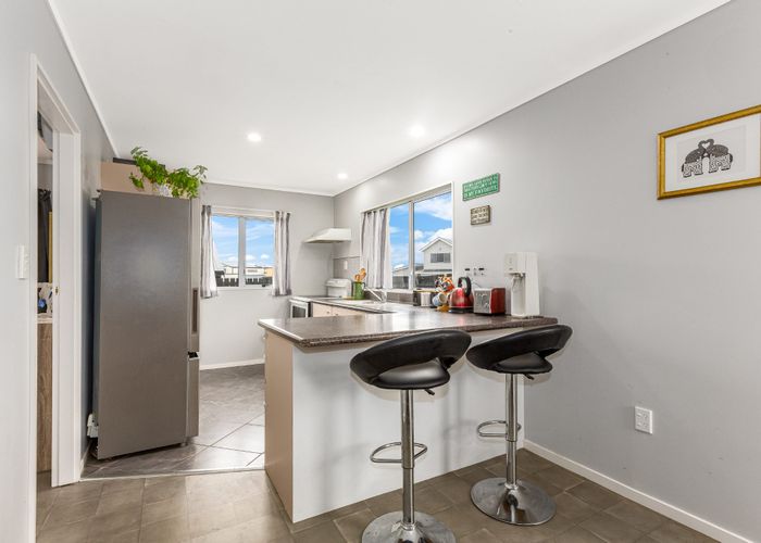  at 2 Coventry Close, Ascot Park, Porirua, Wellington