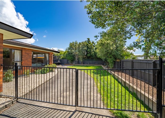  at 3 Snowden Place, Brightwater