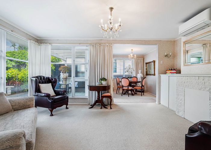  at 18 Selwyn Crescent, Forrest Hill, North Shore City, Auckland