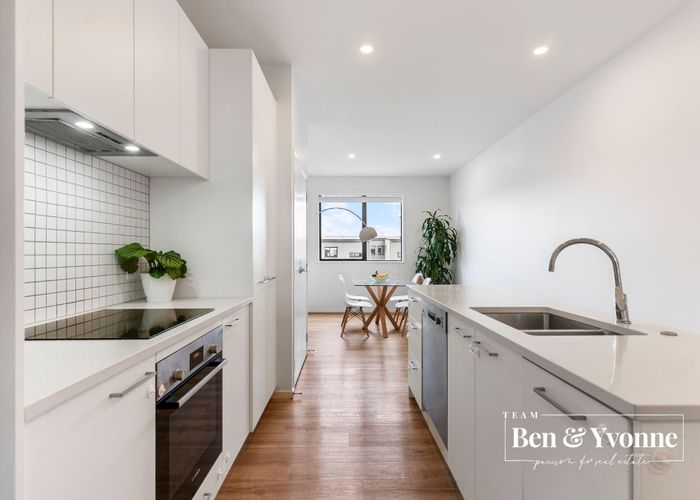  at 8/2 Tahuhu Road, Mount Wellington, Auckland City, Auckland